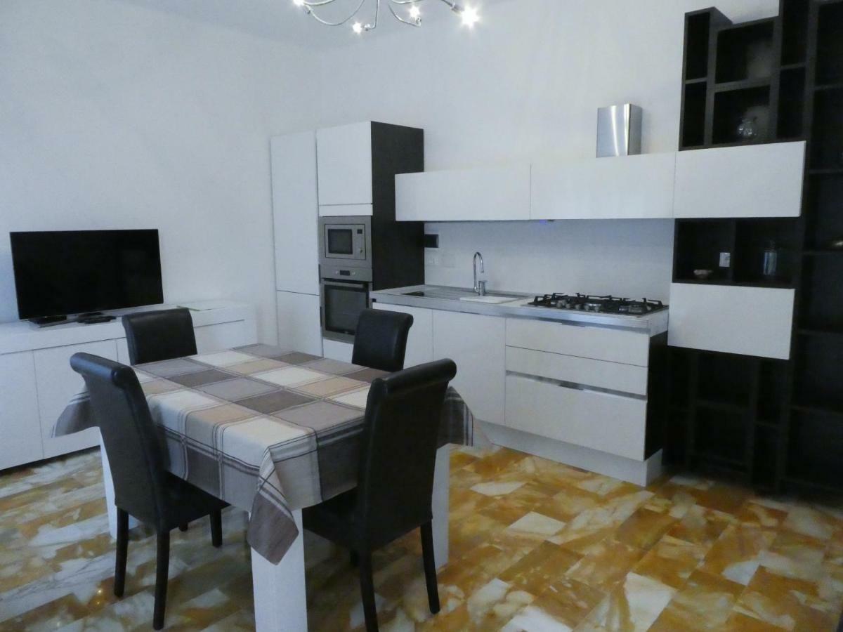 Isola Di Man Apartment Imperia Ngoại thất bức ảnh