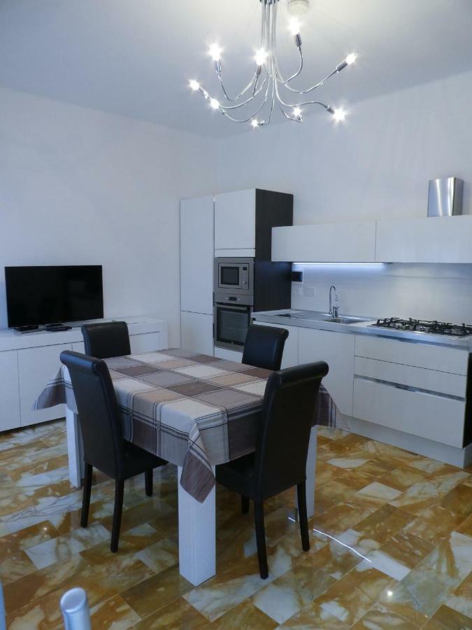 Isola Di Man Apartment Imperia Ngoại thất bức ảnh