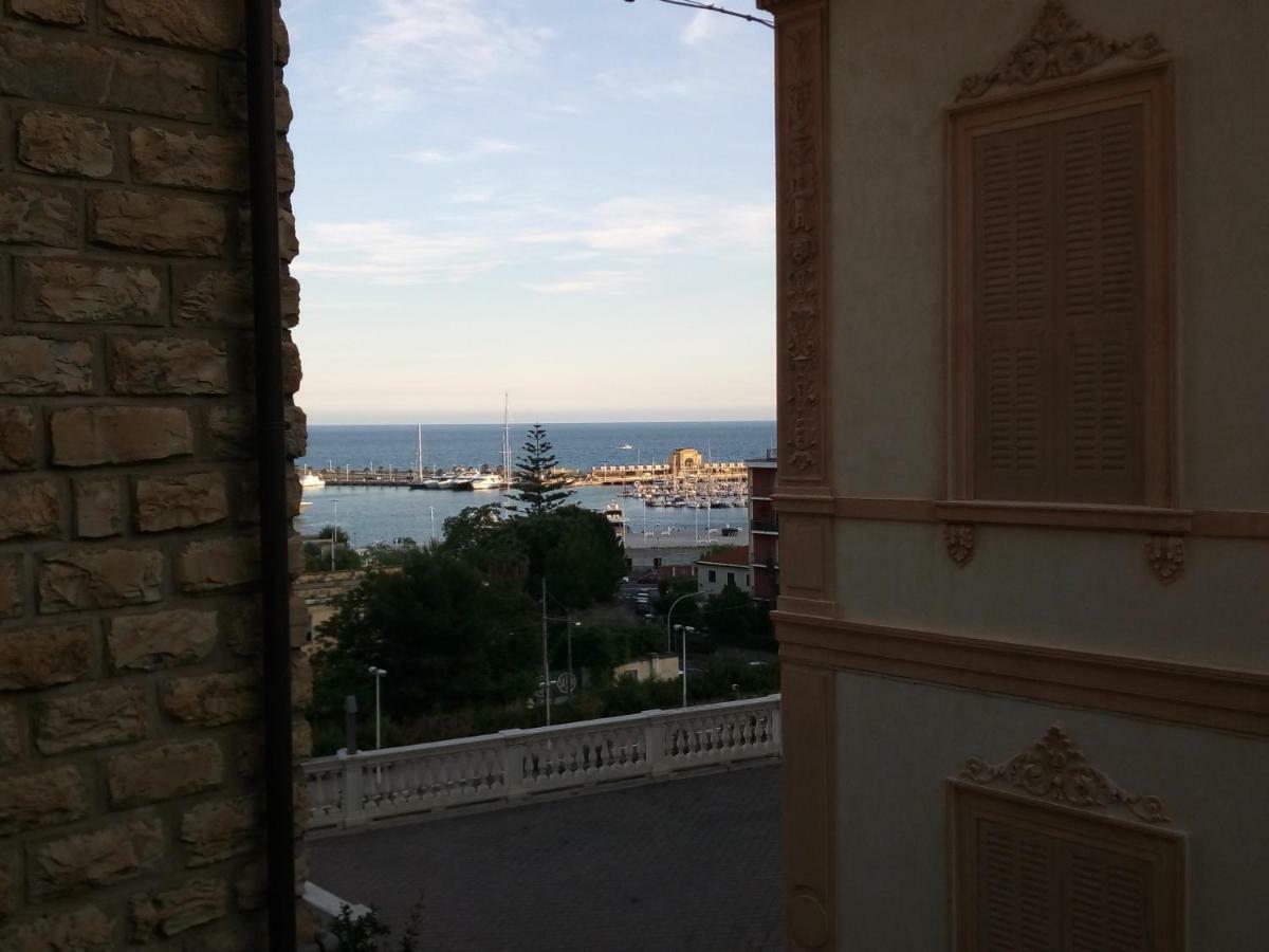 Isola Di Man Apartment Imperia Ngoại thất bức ảnh