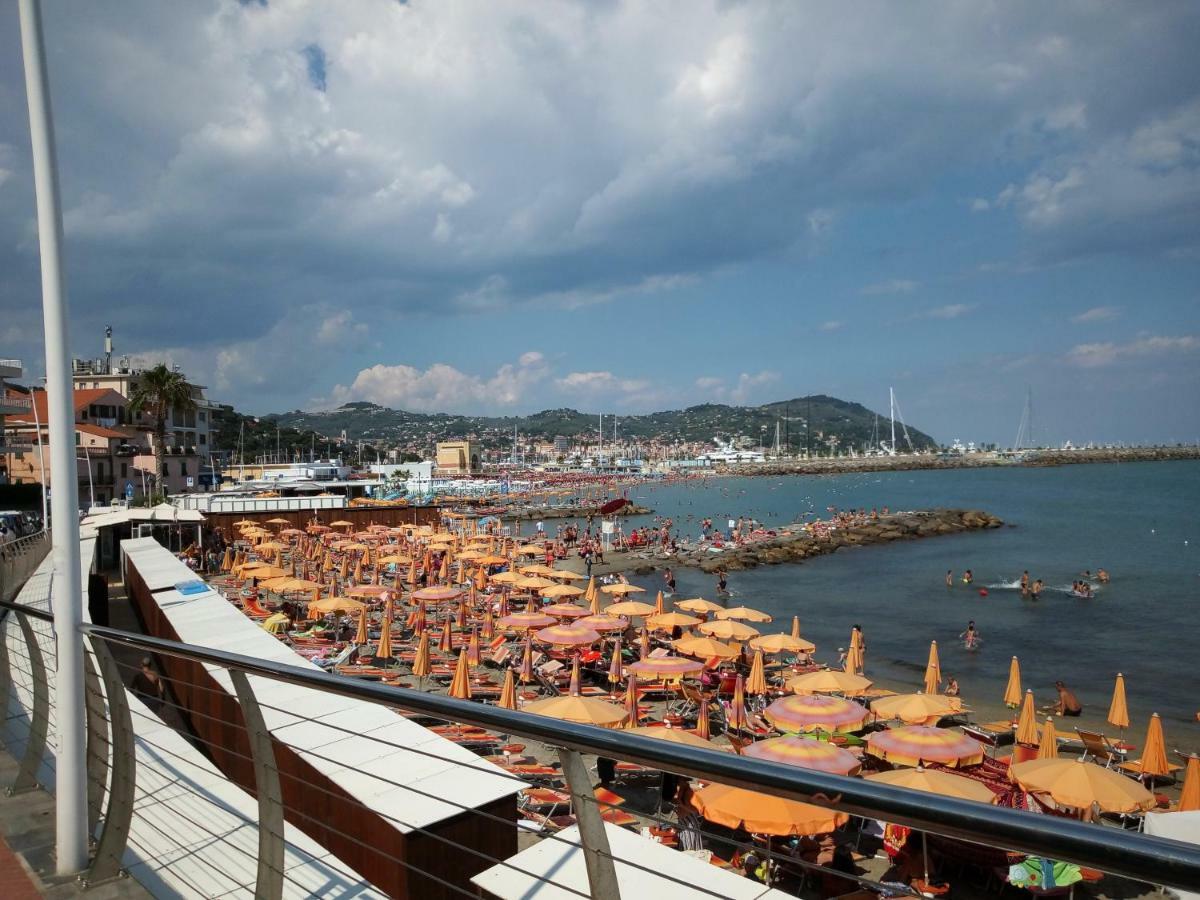 Isola Di Man Apartment Imperia Ngoại thất bức ảnh