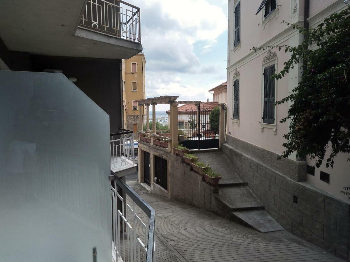 Isola Di Man Apartment Imperia Ngoại thất bức ảnh